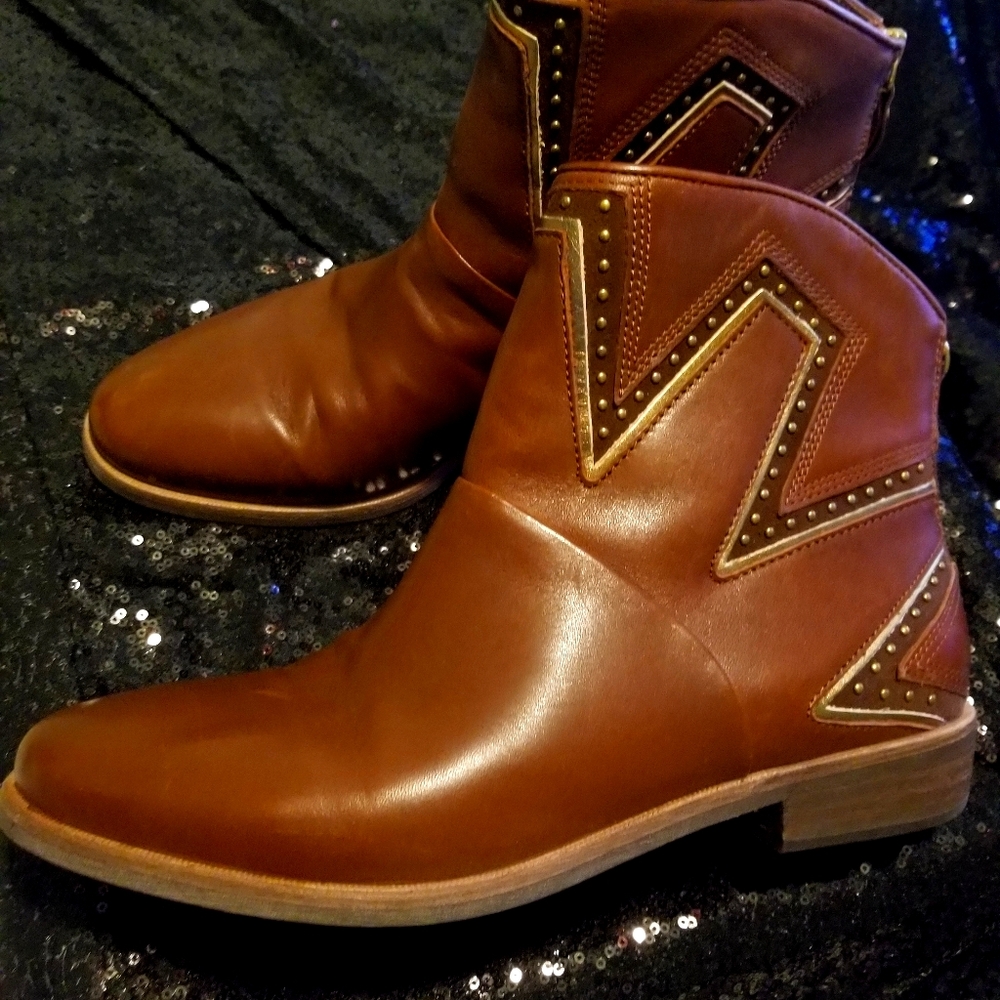 Brown Ugg bootie